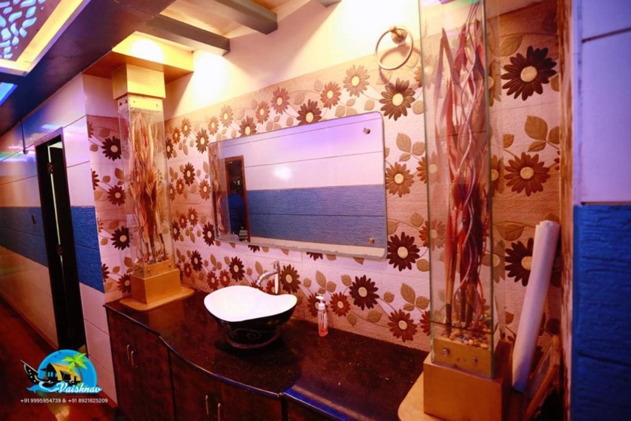 Vaishnav Tours Hotel Alappuzha Kültér fotó
