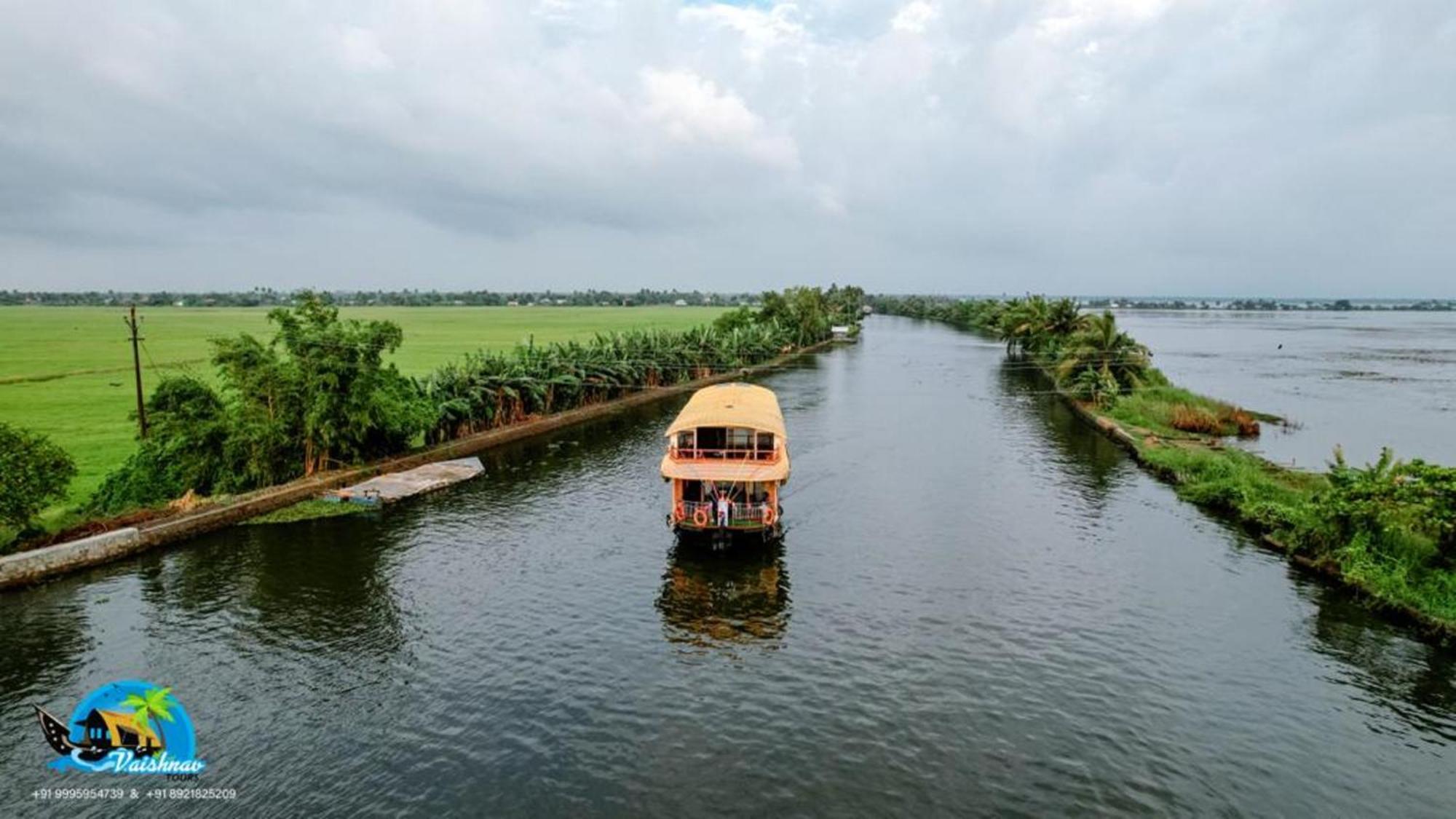Vaishnav Tours Hotel Alappuzha Kültér fotó