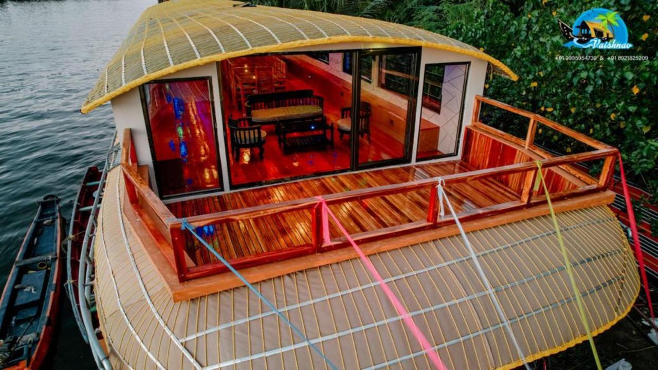 Vaishnav Tours Hotel Alappuzha Kültér fotó