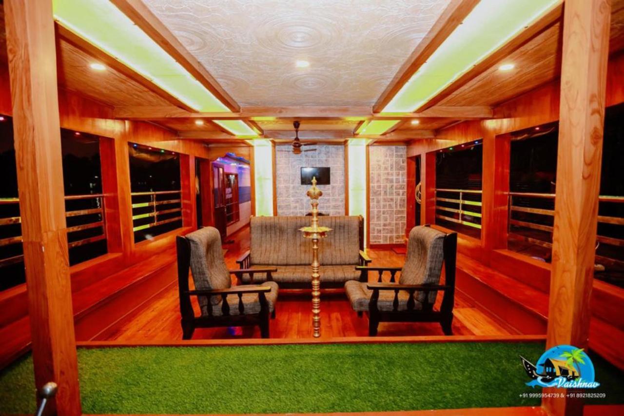 Vaishnav Tours Hotel Alappuzha Kültér fotó