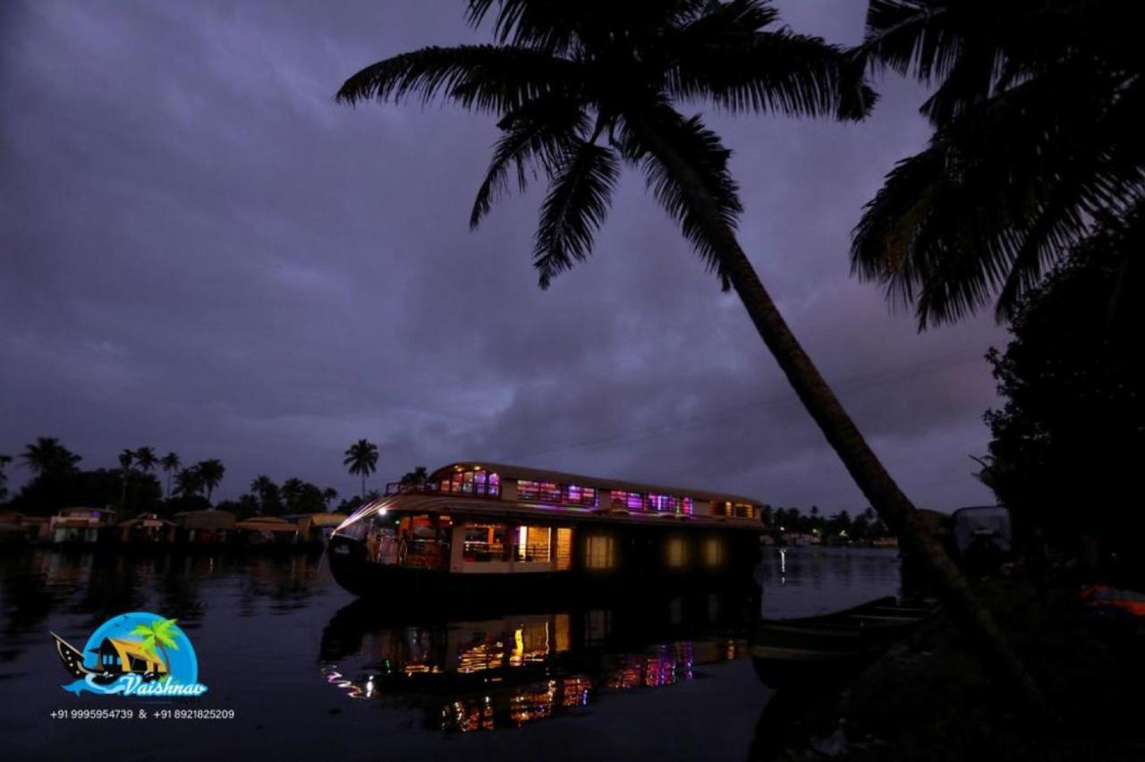 Vaishnav Tours Hotel Alappuzha Kültér fotó