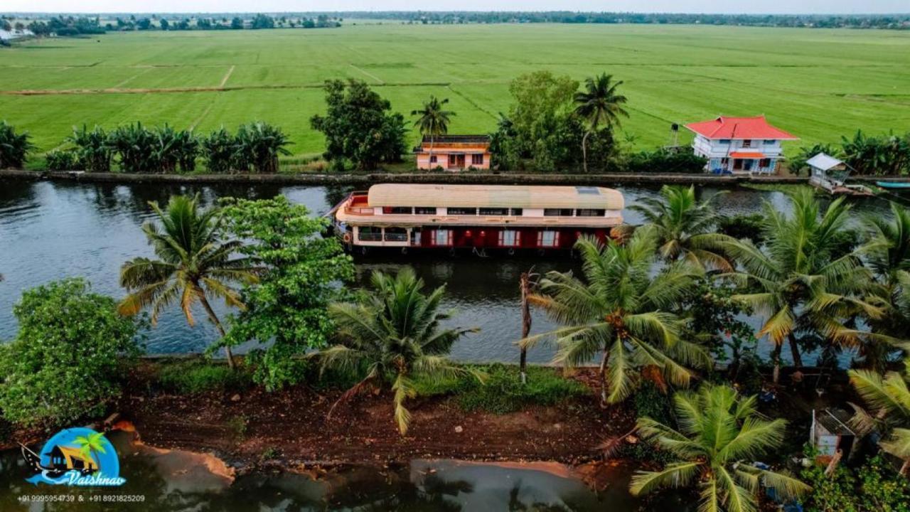 Vaishnav Tours Hotel Alappuzha Kültér fotó