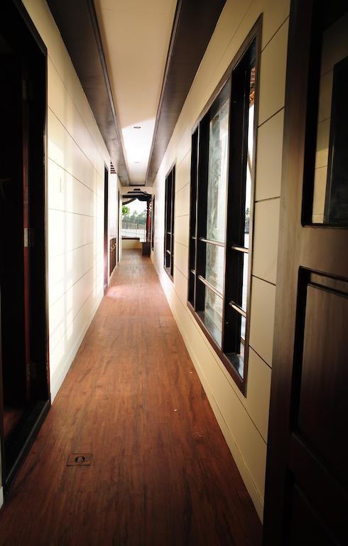 Vaishnav Tours Hotel Alappuzha Szoba fotó