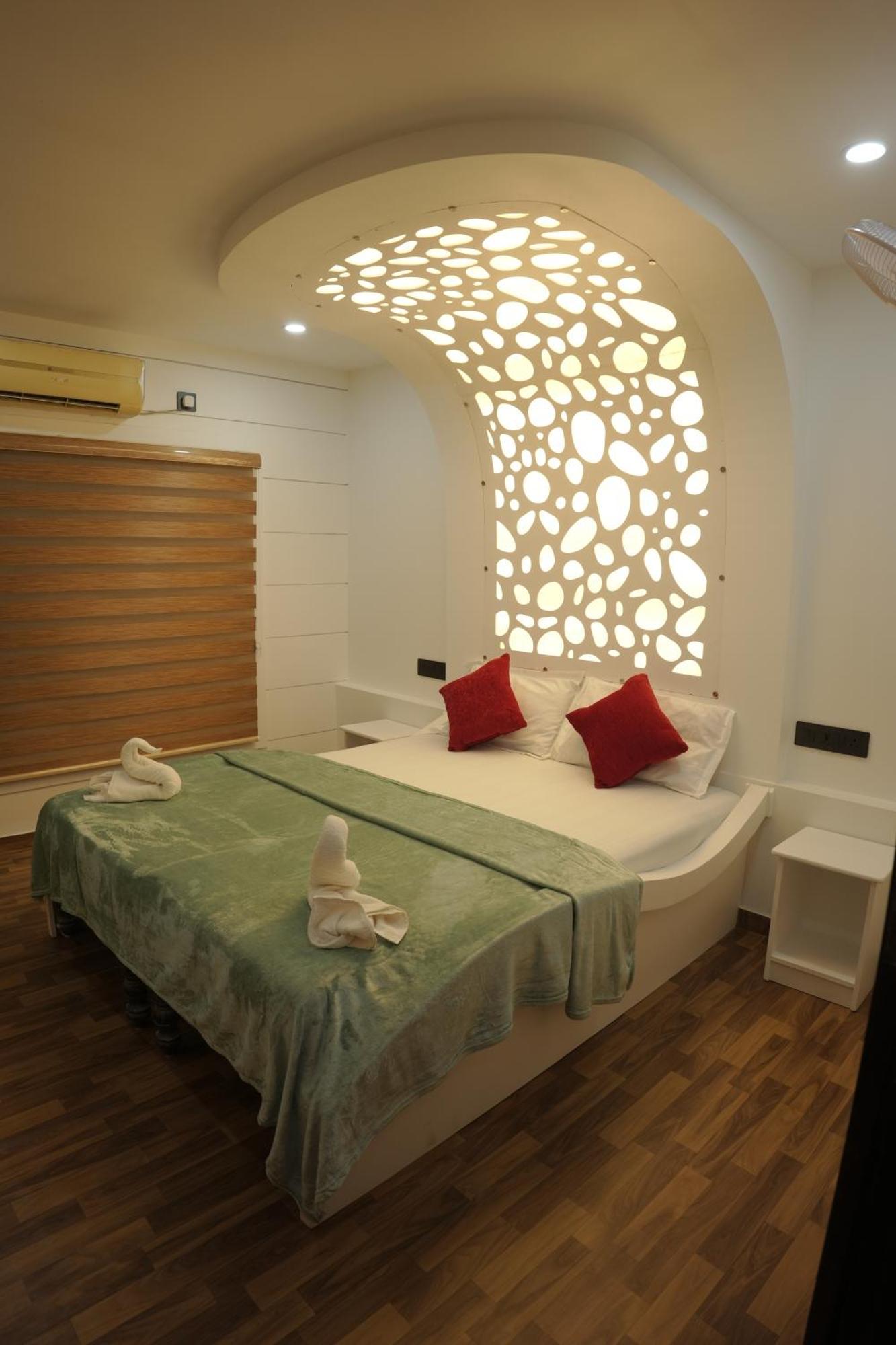 Vaishnav Tours Hotel Alappuzha Kültér fotó
