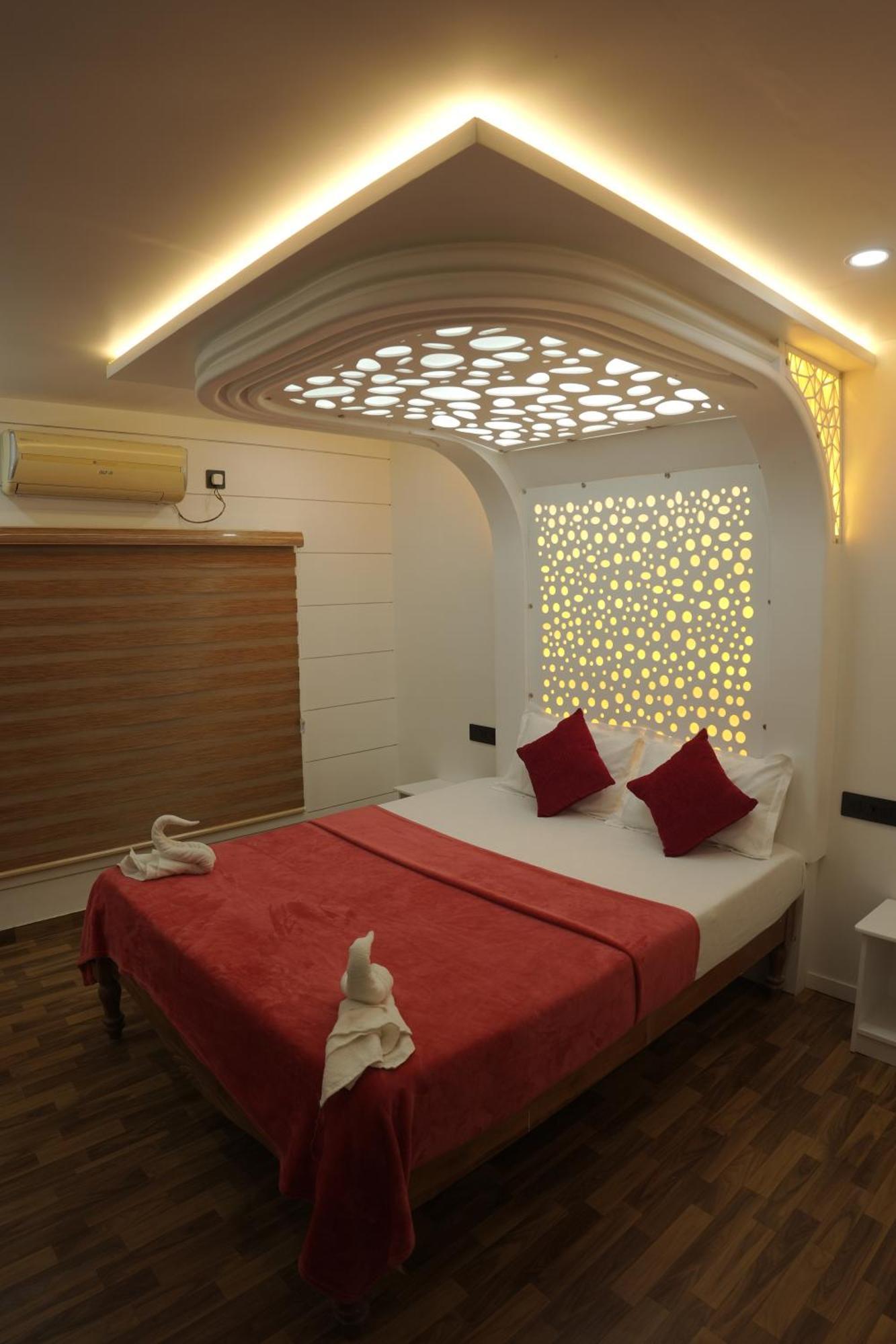 Vaishnav Tours Hotel Alappuzha Kültér fotó