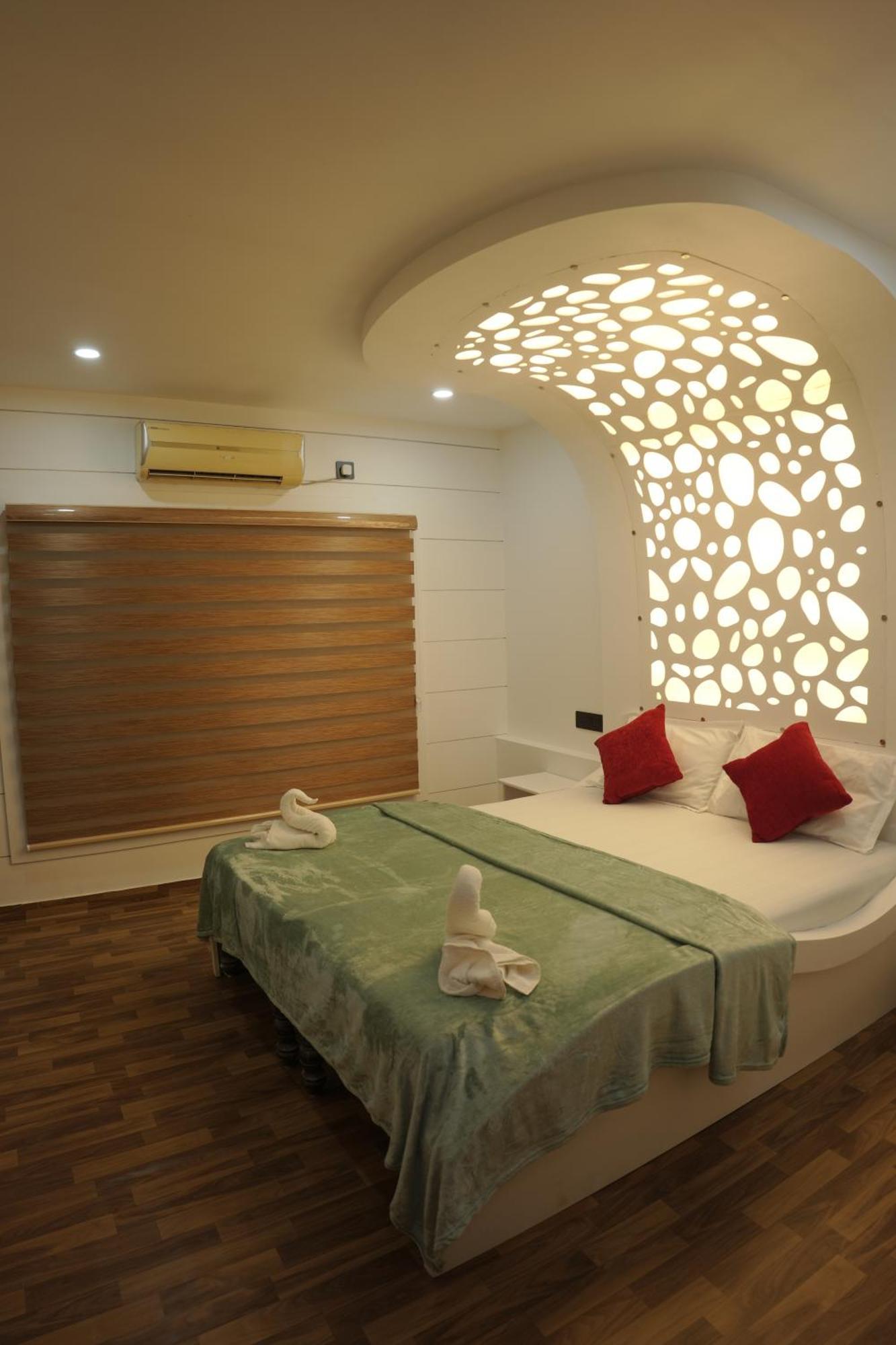 Vaishnav Tours Hotel Alappuzha Kültér fotó