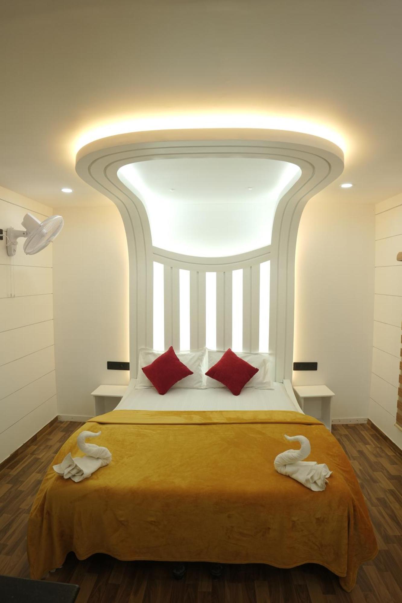 Vaishnav Tours Hotel Alappuzha Kültér fotó