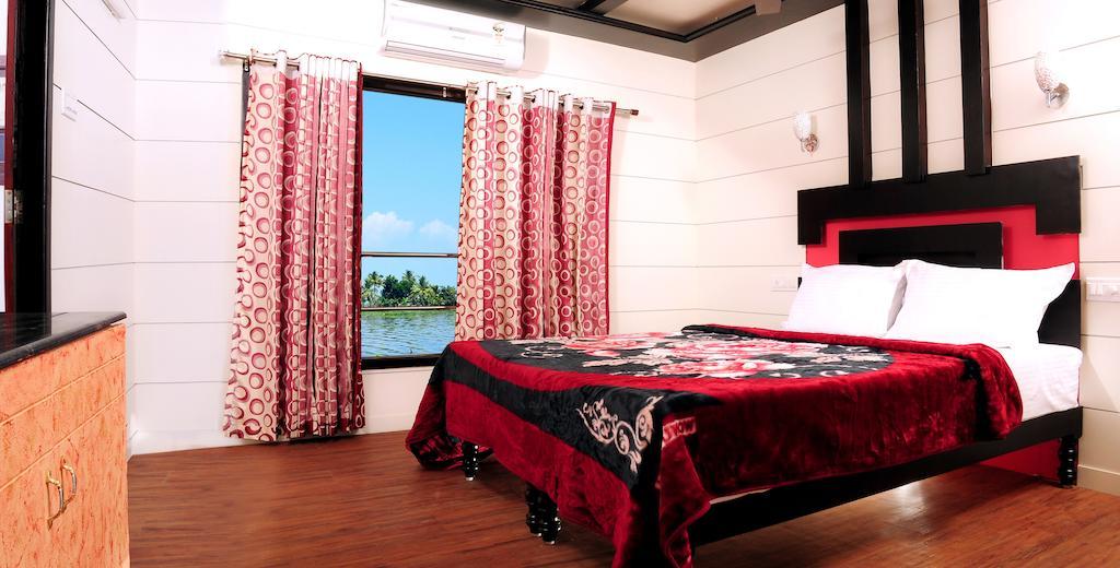 Vaishnav Tours Hotel Alappuzha Szoba fotó
