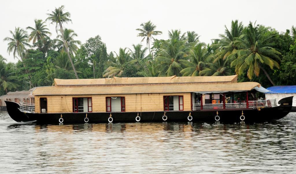 Vaishnav Tours Hotel Alappuzha Szoba fotó