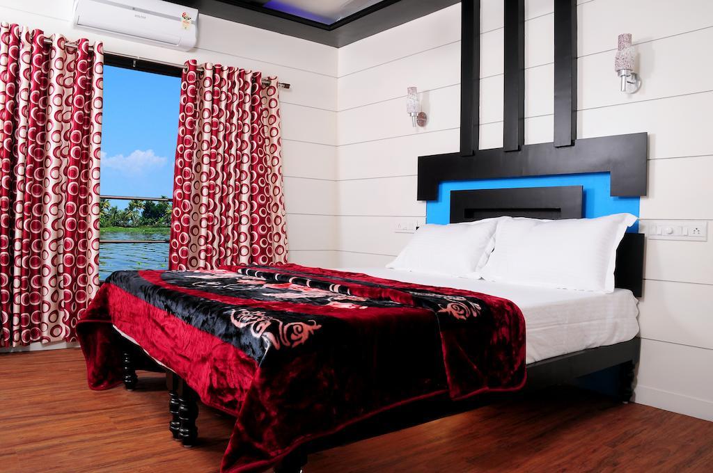 Vaishnav Tours Hotel Alappuzha Szoba fotó