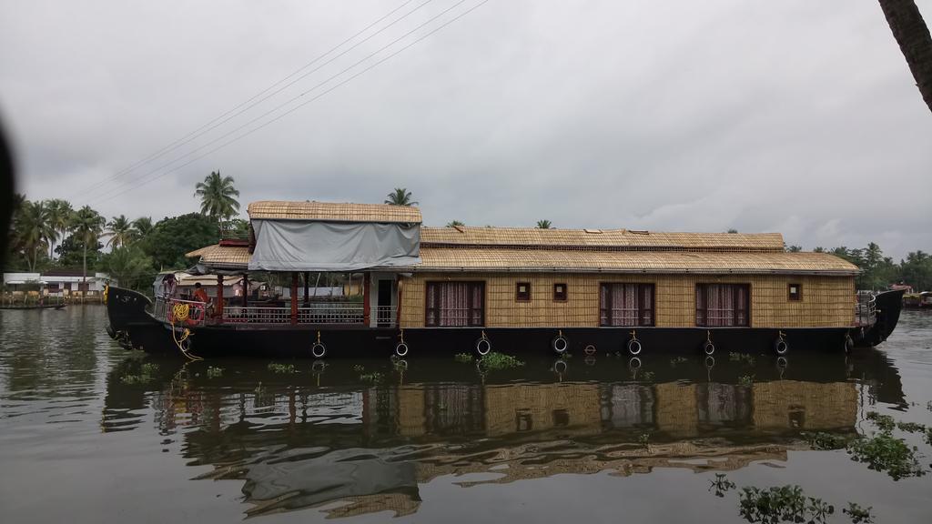 Vaishnav Tours Hotel Alappuzha Kültér fotó