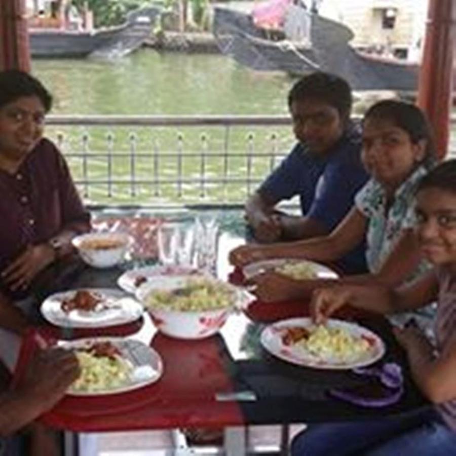 Vaishnav Tours Hotel Alappuzha Kültér fotó