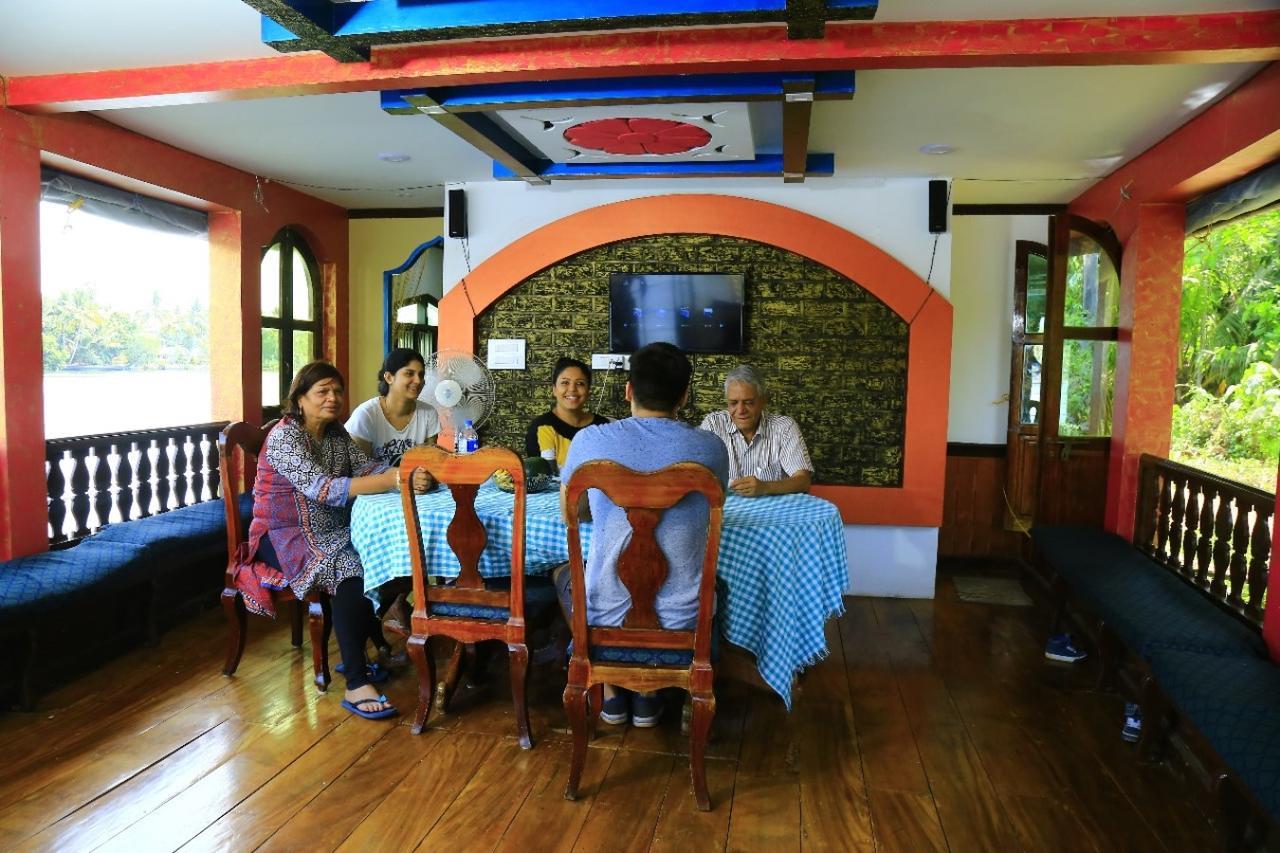 Vaishnav Tours Hotel Alappuzha Kültér fotó