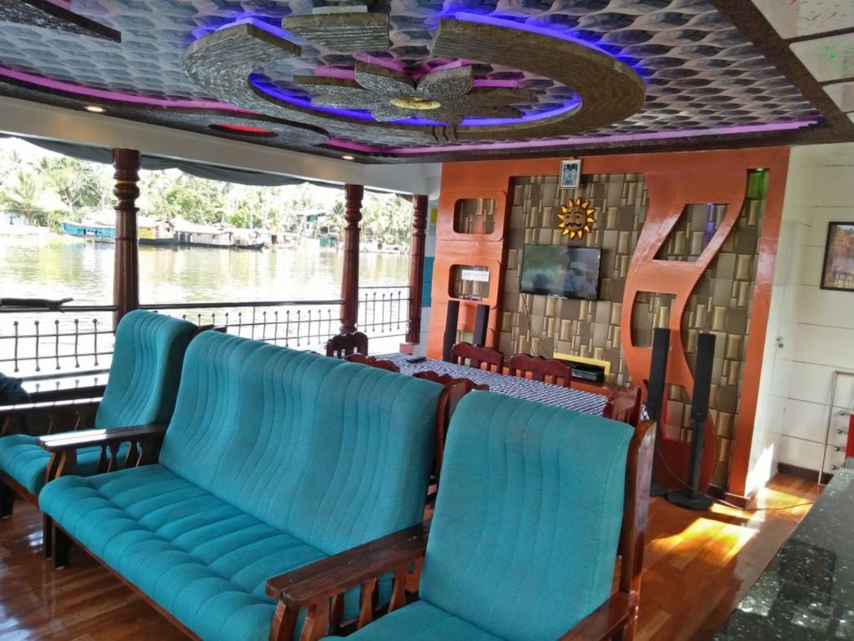 Vaishnav Tours Hotel Alappuzha Kültér fotó