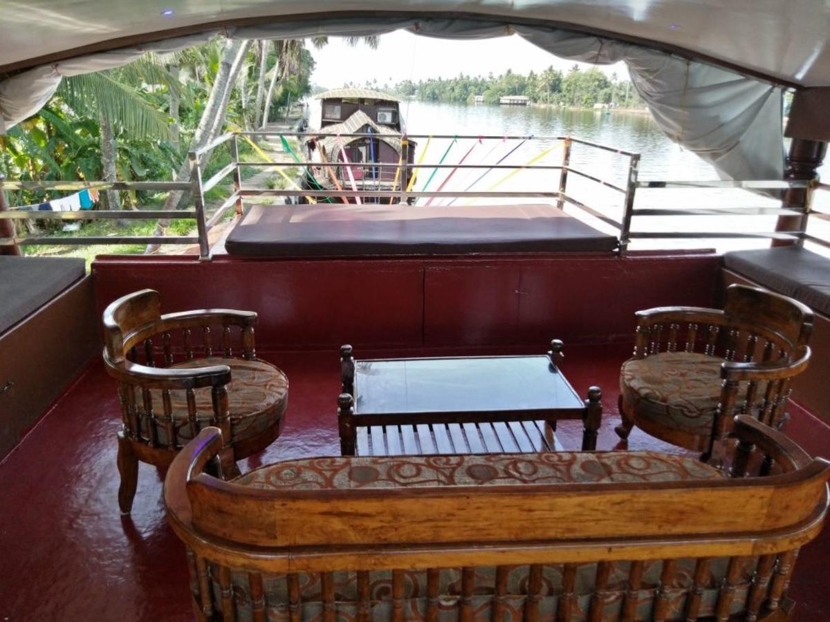 Vaishnav Tours Hotel Alappuzha Kültér fotó