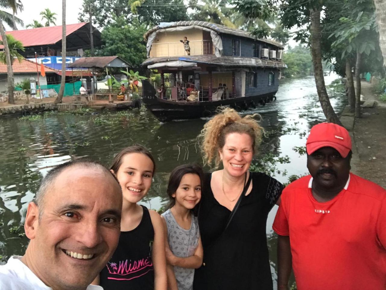 Vaishnav Tours Hotel Alappuzha Kültér fotó